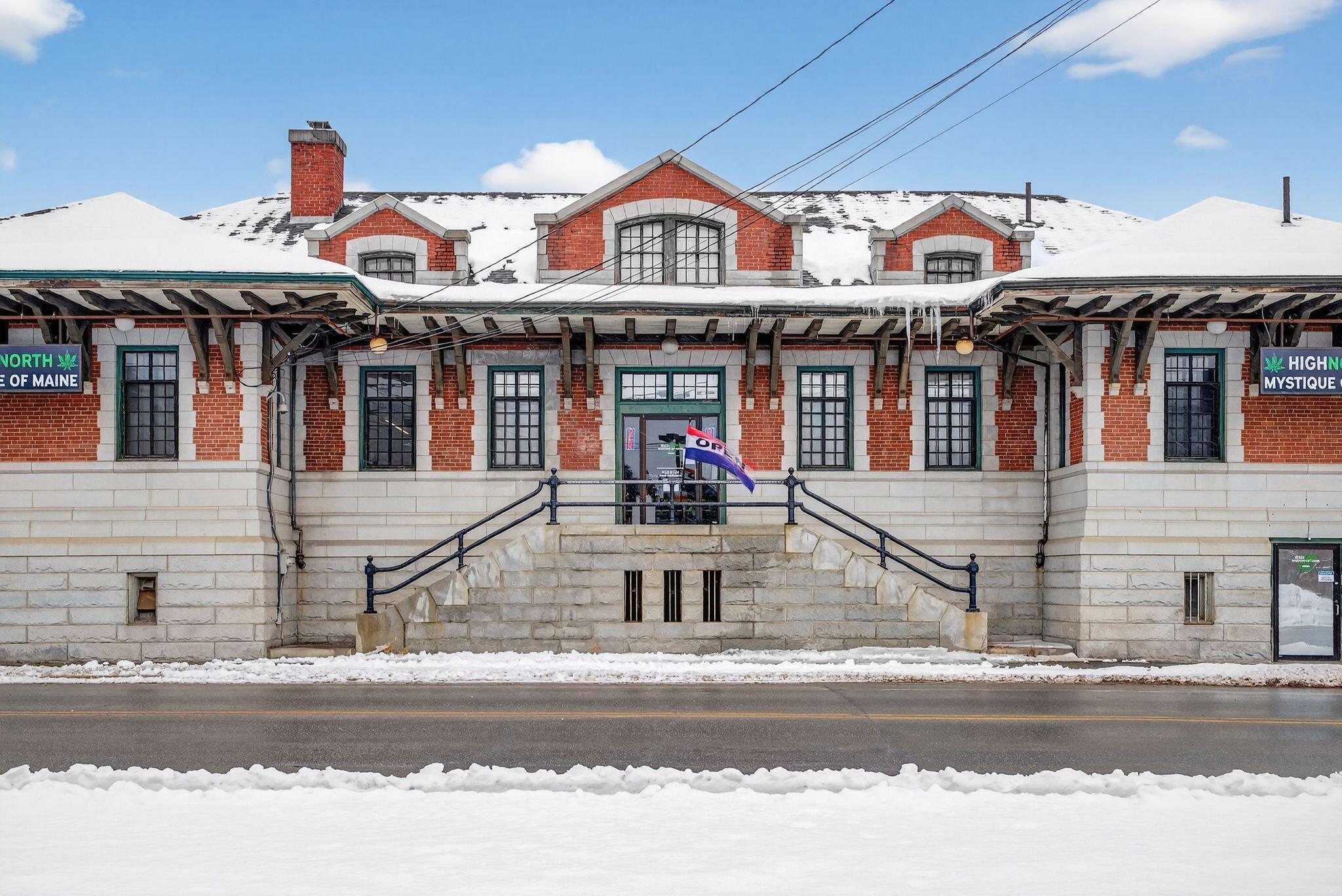 31 Main Avenue Gardiner ME 04345