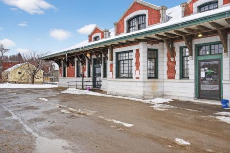 31 Main Avenue Gardiner ME 04345
