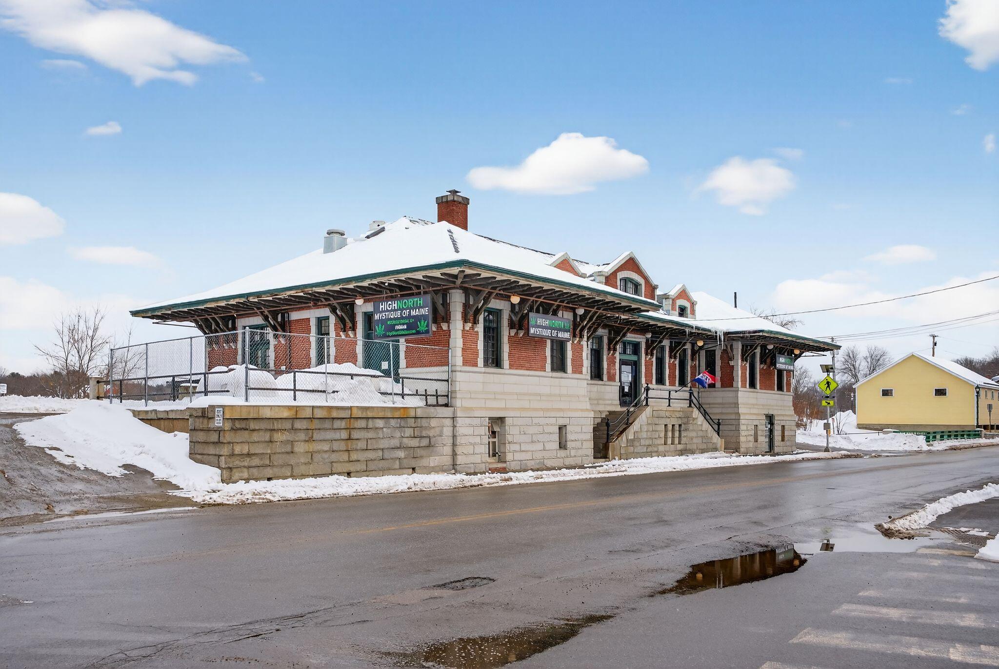 31 Main Avenue Gardiner ME 04345