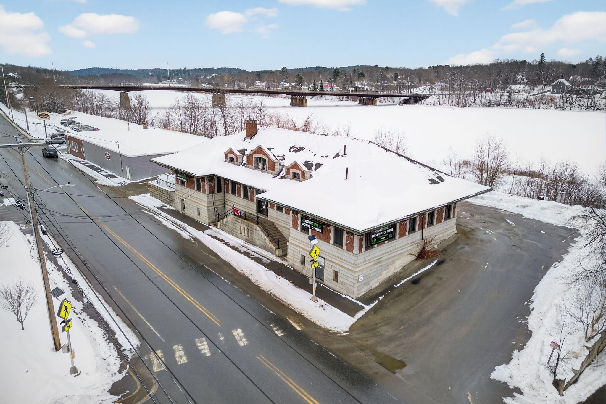 31 Main Avenue Gardiner ME 04345