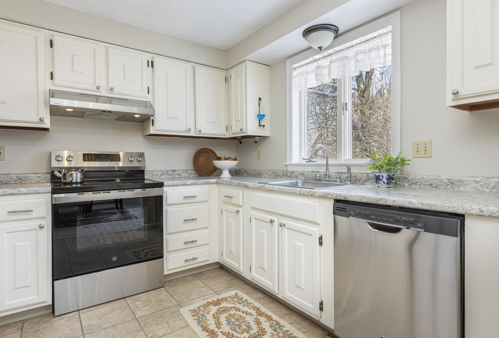 15 Oakview Drive Cape Elizabeth ME 04107