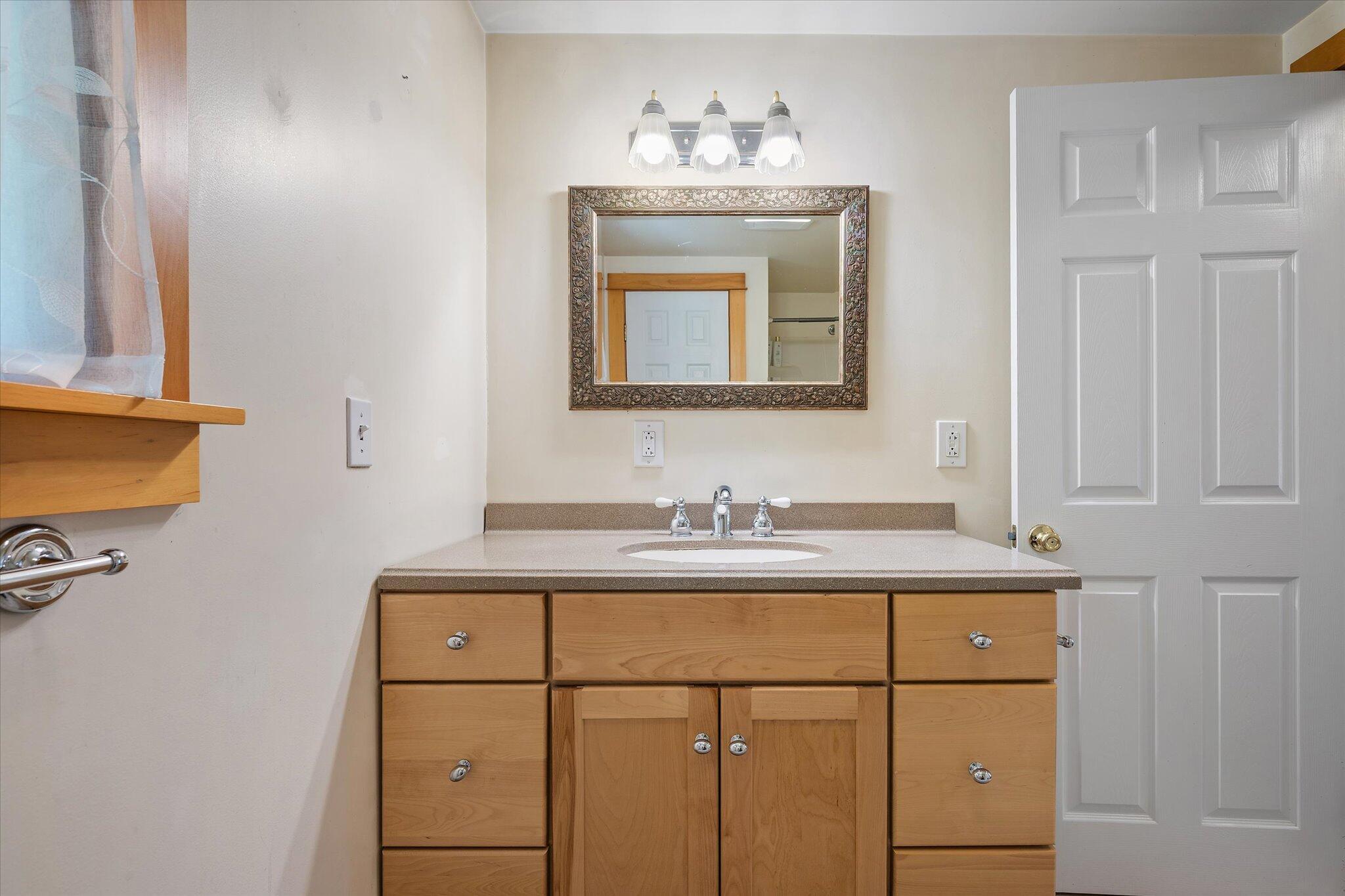 10 Maslow Square Blue Hill ME 04614