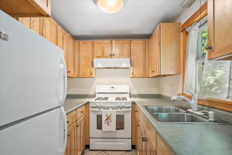 10 Maslow Square Blue Hill ME 04614