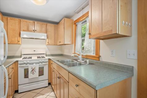 10 Maslow Square Blue Hill ME 04614