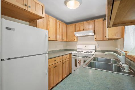 10 Maslow Square Blue Hill ME 04614