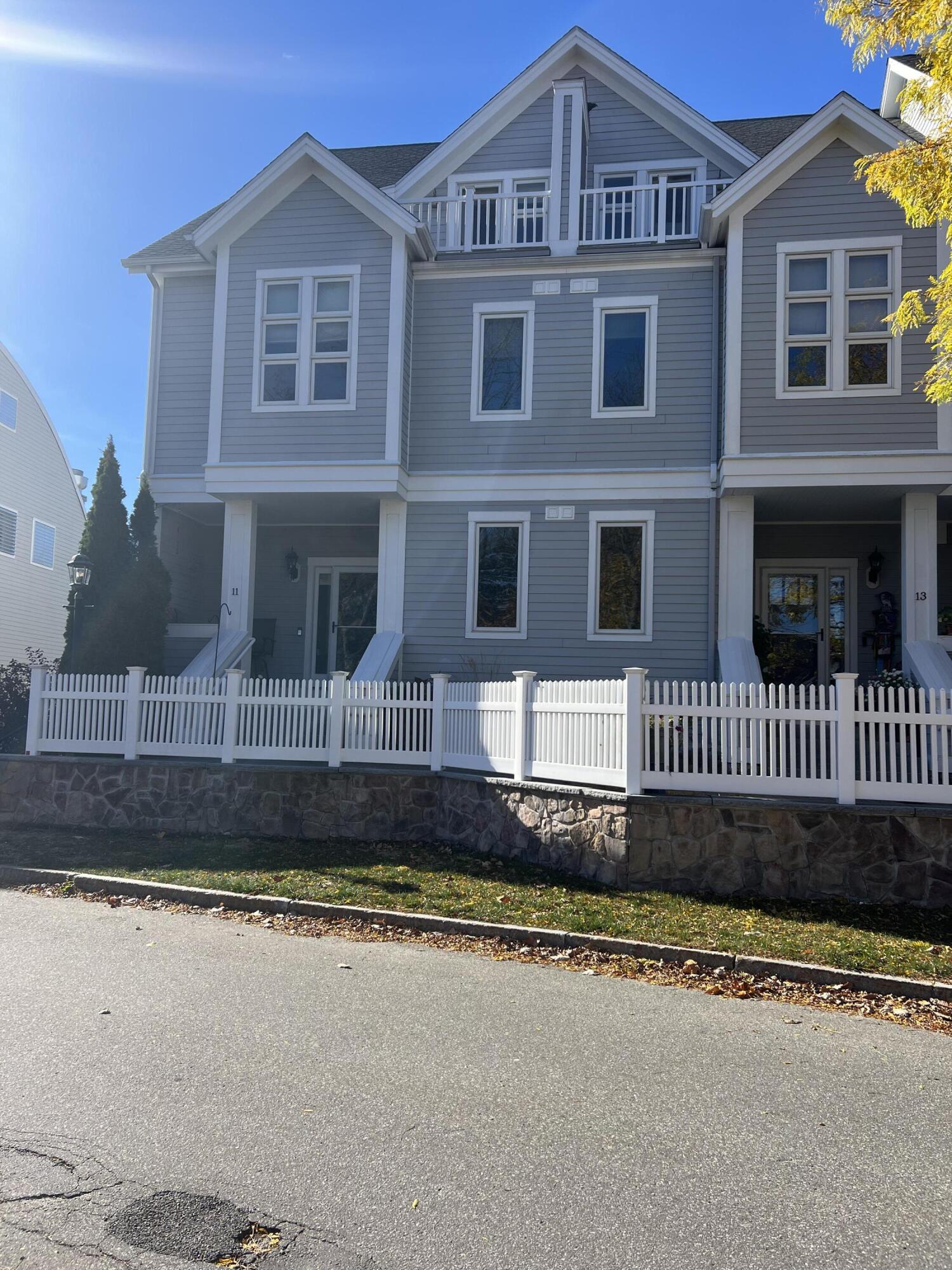 Brunswick ME, 11 Abbey Road, Unit 4