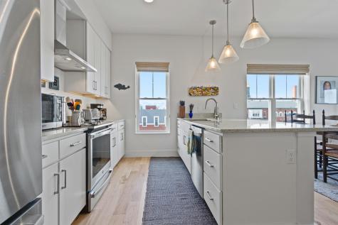 65 Mcauley Way Portland ME 04103