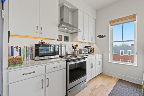 65 Mcauley Way Portland ME 04103