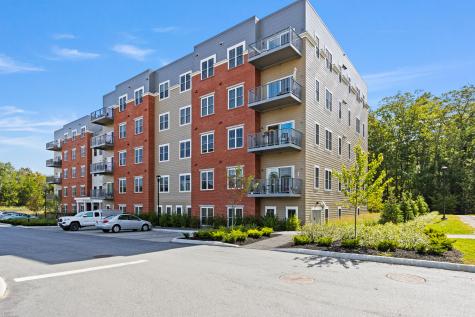 65 Mcauley Way Portland ME 04103