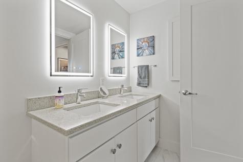 65 Mcauley Way Portland ME 04103