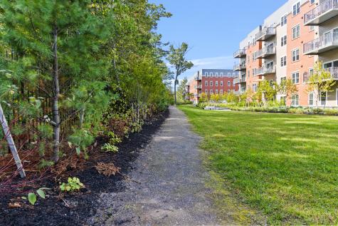 65 Mcauley Way Portland ME 04103