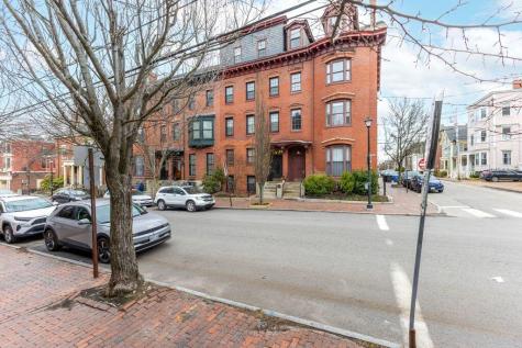 22 Pine Street Portland ME 04102