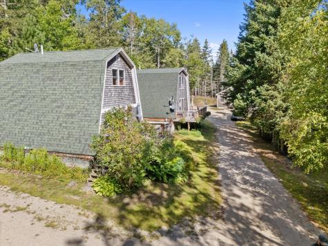 8 Maslow Square Blue Hill ME 04614