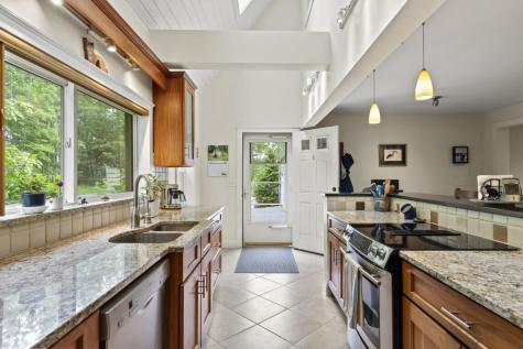 5 Hillside Place Boothbay ME 04537