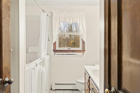 49 Old Carriage Road Auburn ME 04210