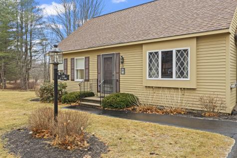 49 Old Carriage Road Auburn ME 04210
