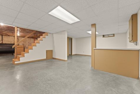 49 Old Carriage Road Auburn ME 04210