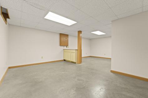 49 Old Carriage Road Auburn ME 04210