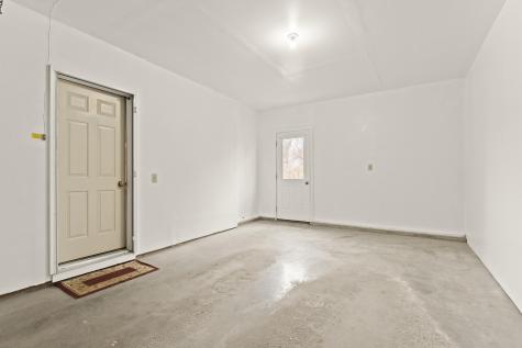 49 Old Carriage Road Auburn ME 04210