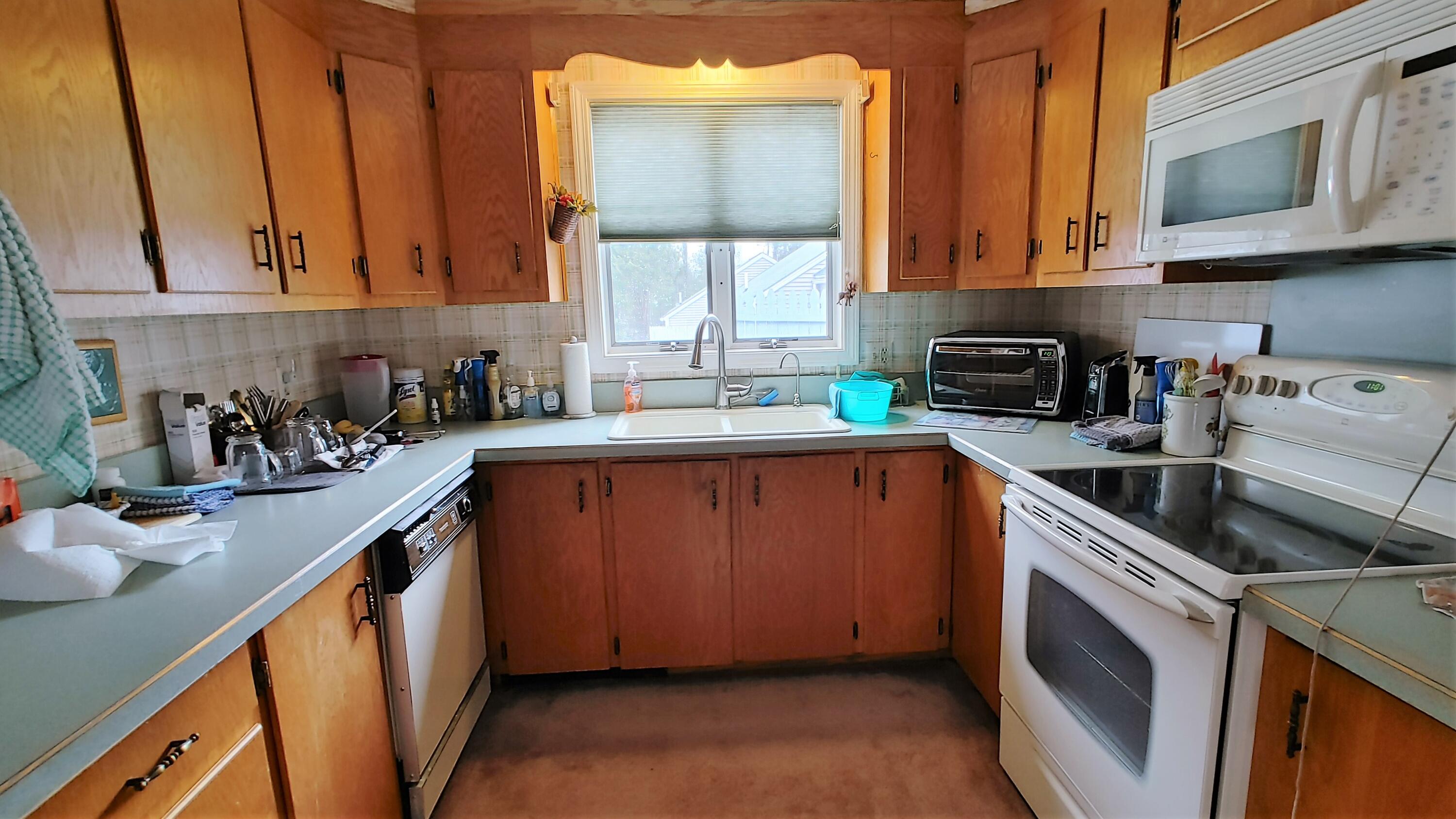 32 Colonial Way Auburn ME 04210