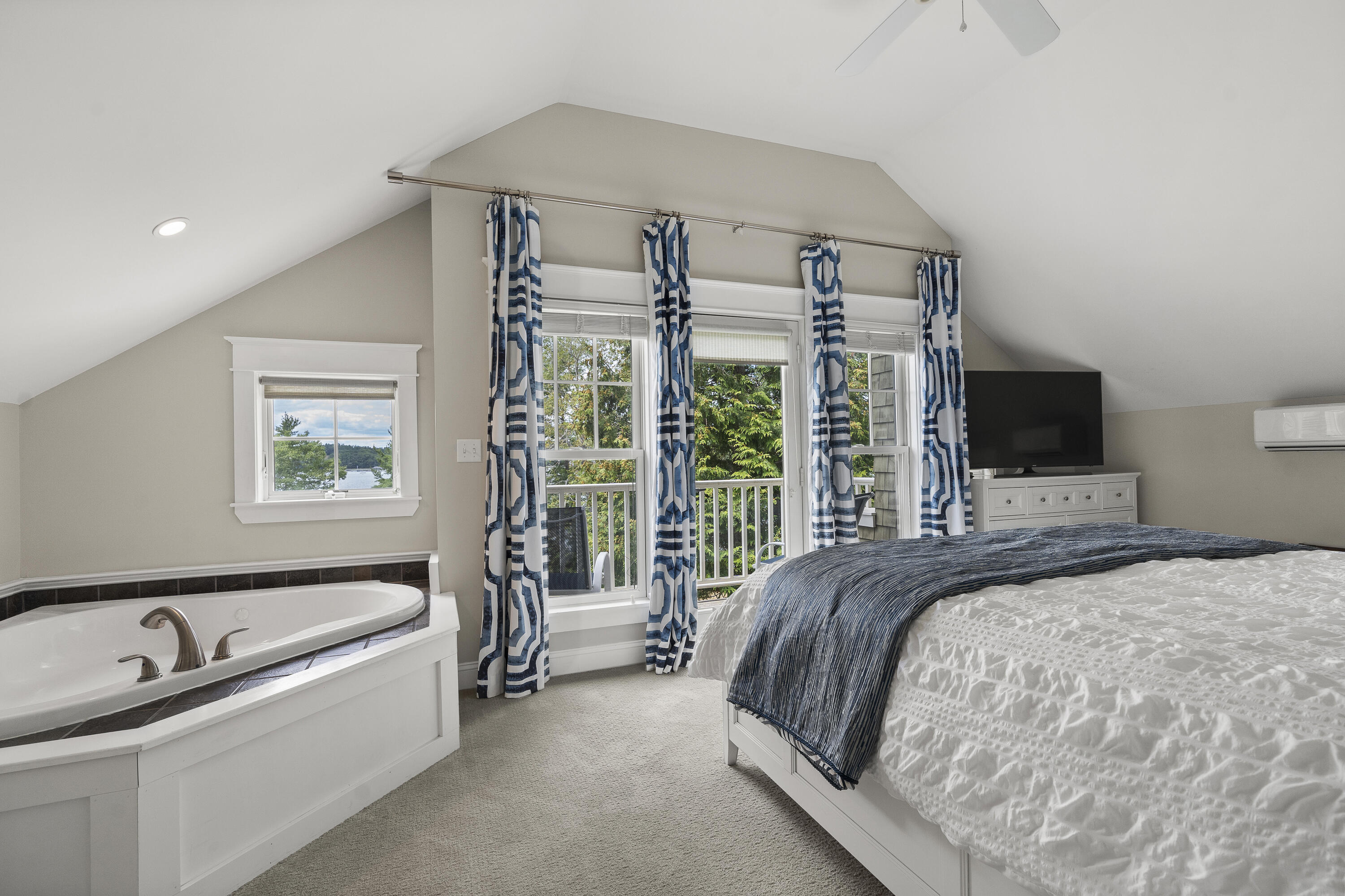 67 Village Way Edgecomb ME 04556