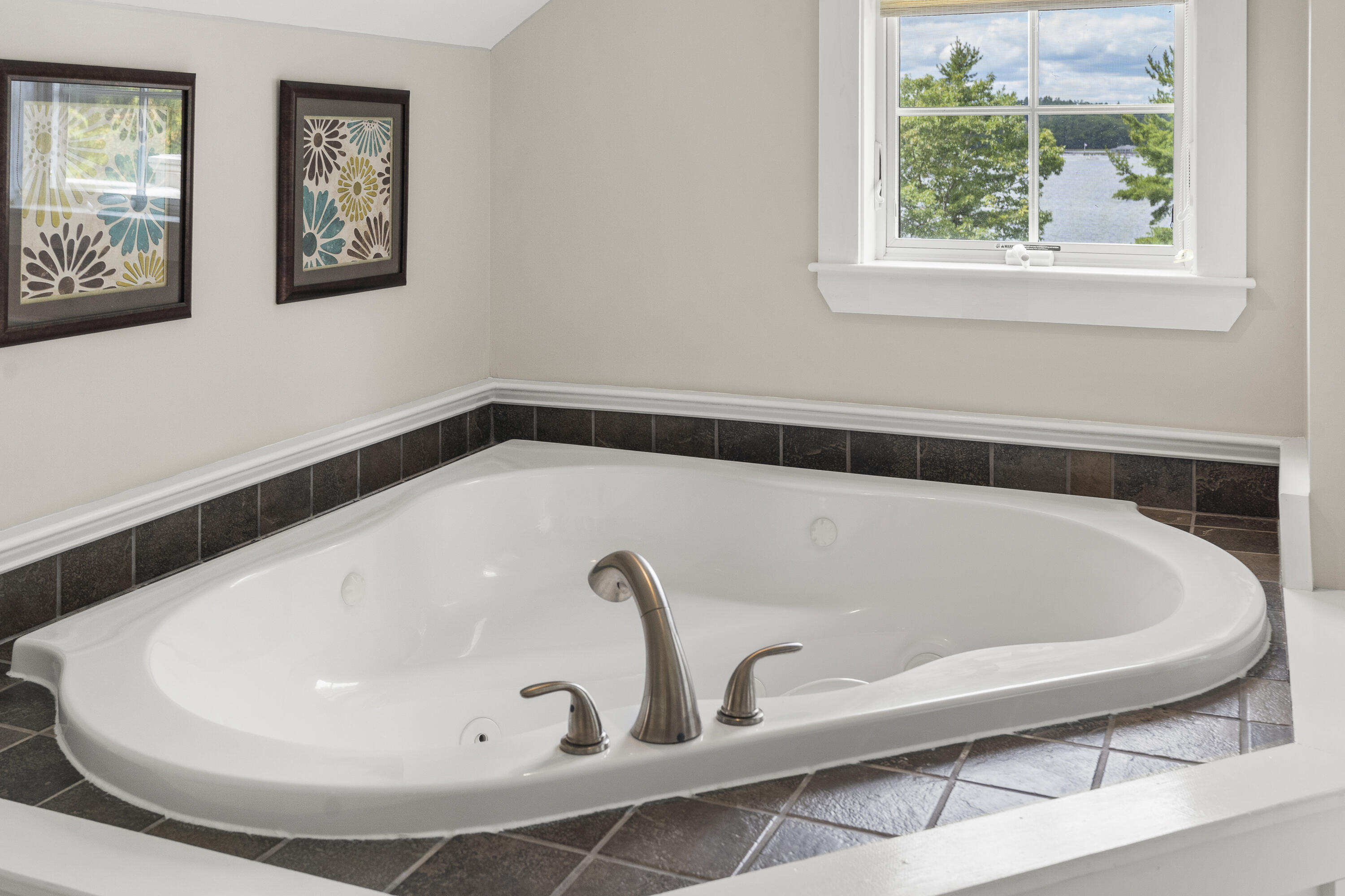 67 Village Way Edgecomb ME 04556