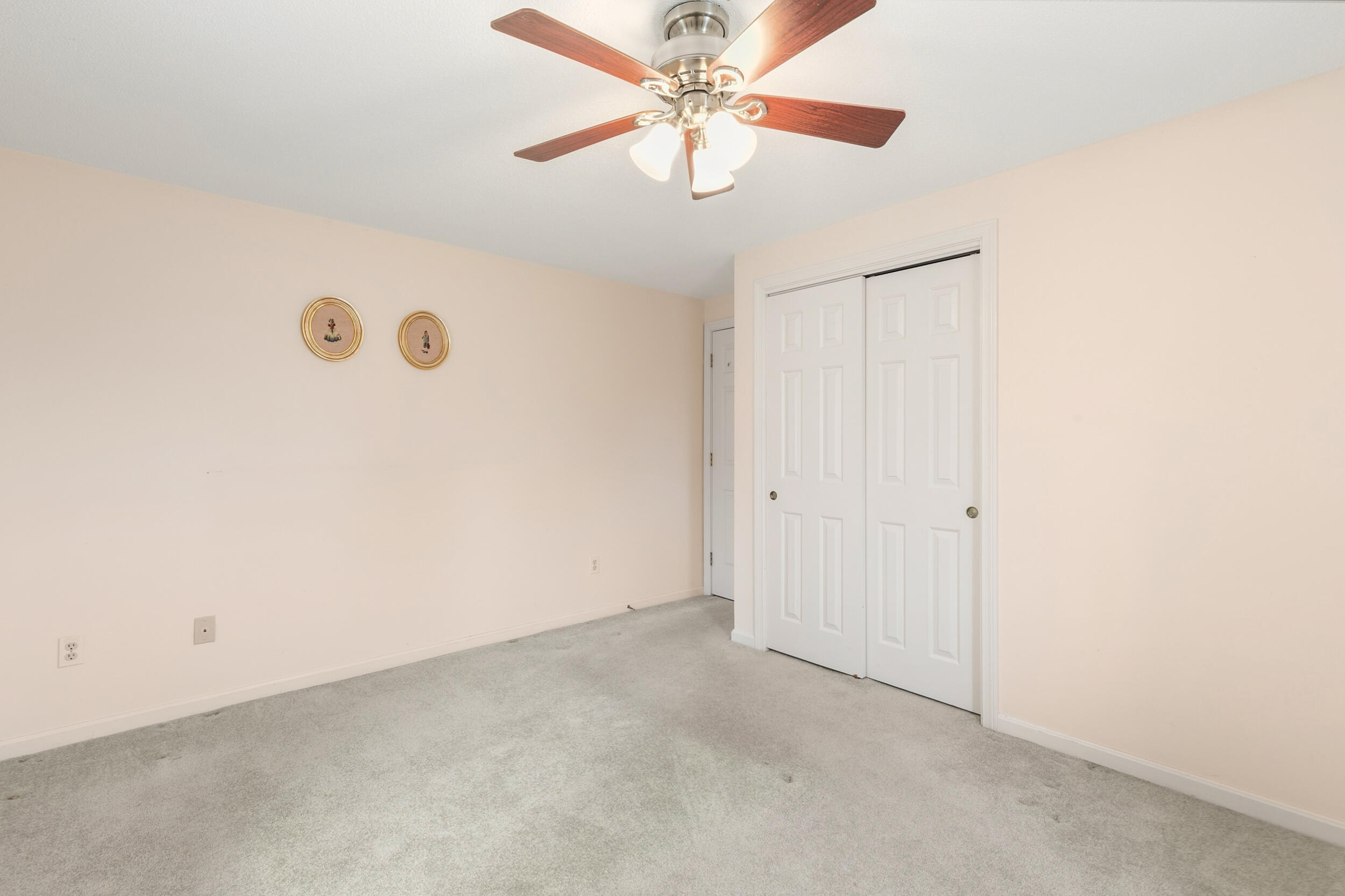 13 Colonial Way Auburn ME 04210