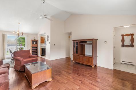 13 Colonial Way Auburn ME 04210