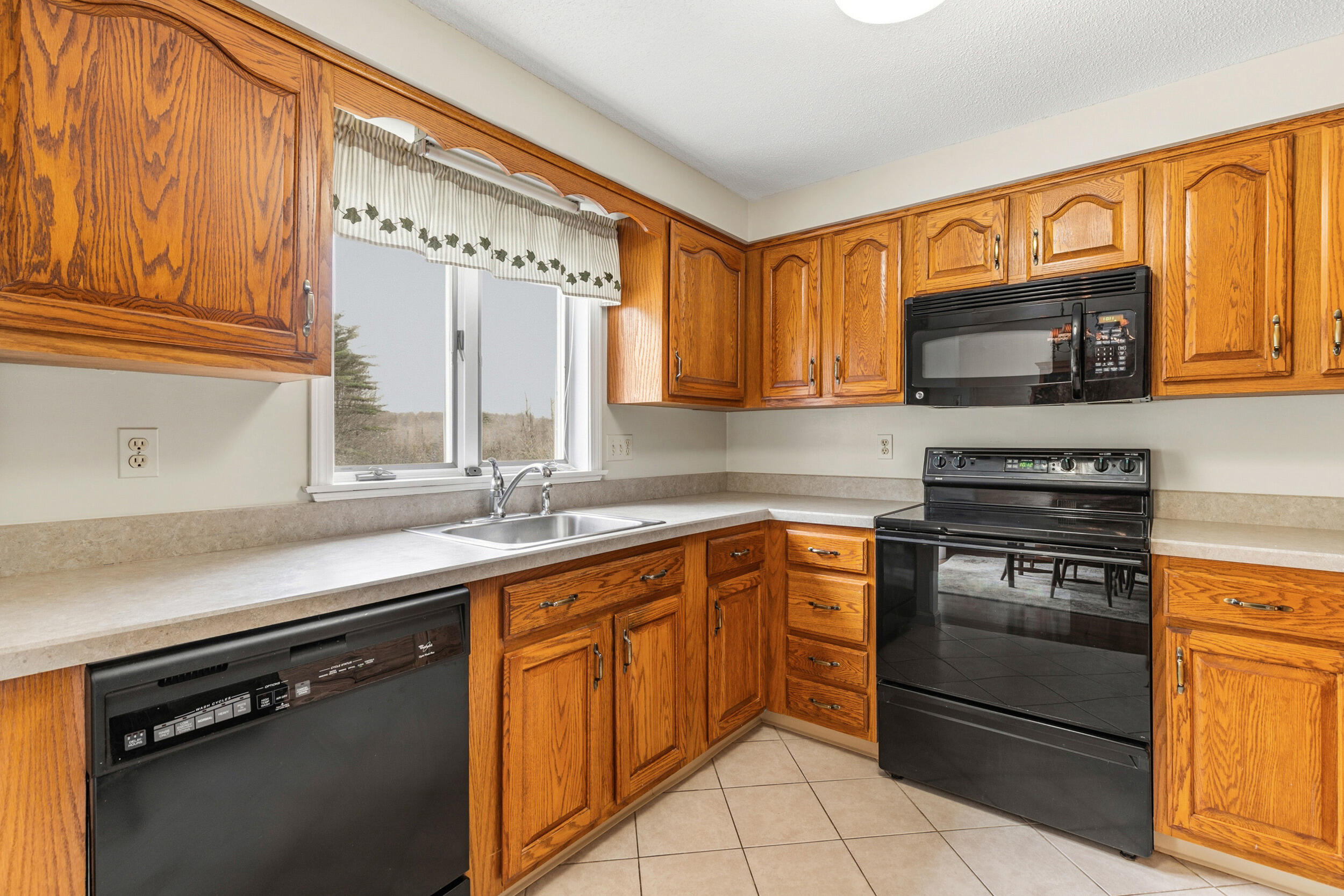 13 Colonial Way Auburn ME 04210
