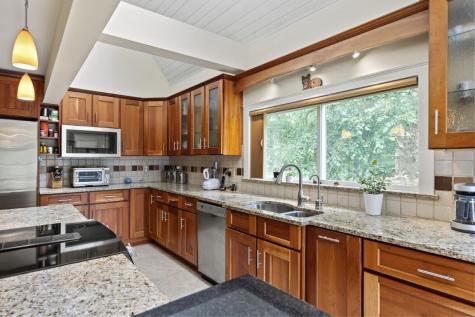 5 Hillside Place Boothbay ME 04537