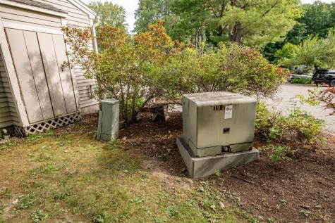 31 Oakwood Drive Hallowell ME 04347