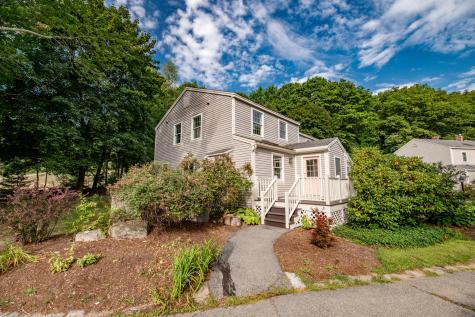 31 Oakwood Drive Hallowell ME 04347