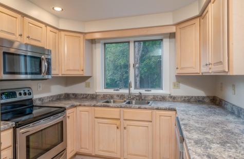 31 Oakwood Drive Hallowell ME 04347