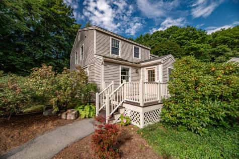 31 Oakwood Drive Hallowell ME 04347