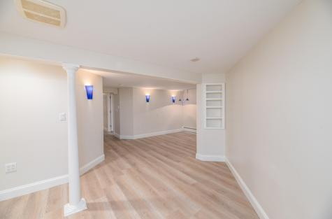 31 Oakwood Drive Hallowell ME 04347