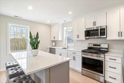 32 Regency Circle Kittery ME 03904