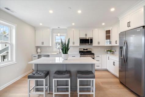 32 Regency Circle Kittery ME 03904