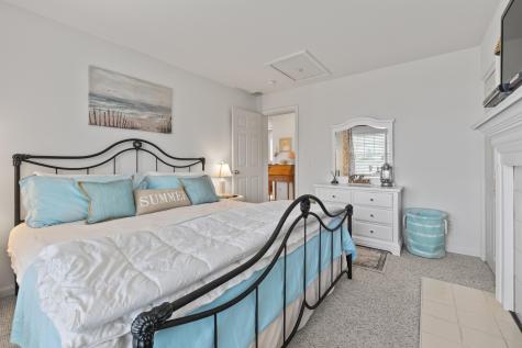 10 Barefoot Cottage Road Wells ME 04090