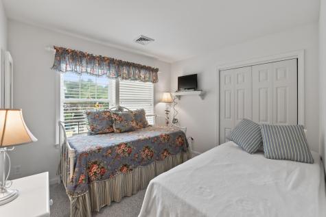 10 Barefoot Cottage Road Wells ME 04090