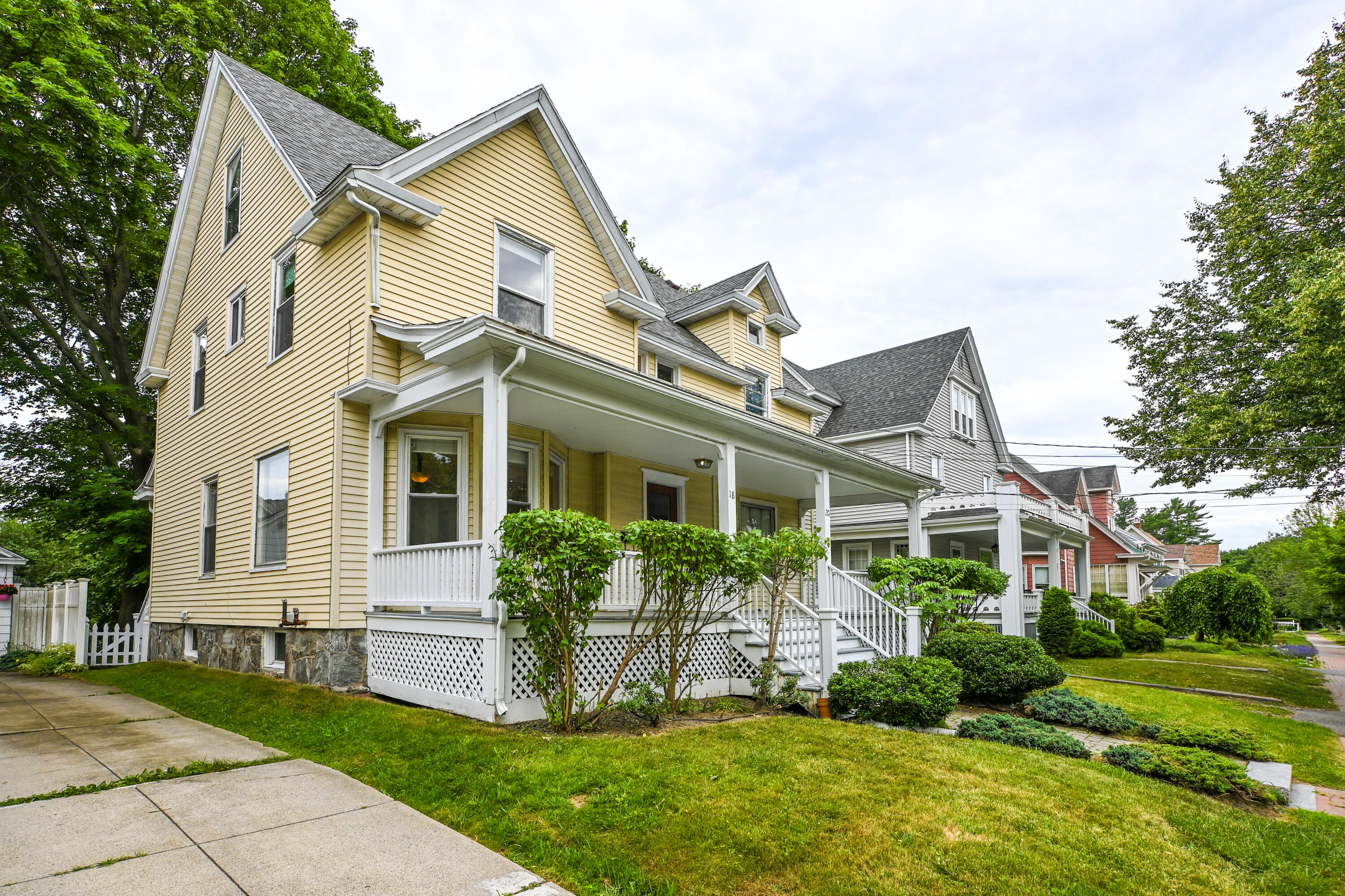 18 Colonial Road Portland ME 04102