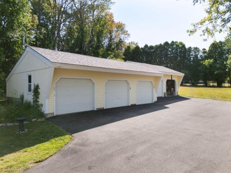 18 Woodside Meadow Road York ME 03909