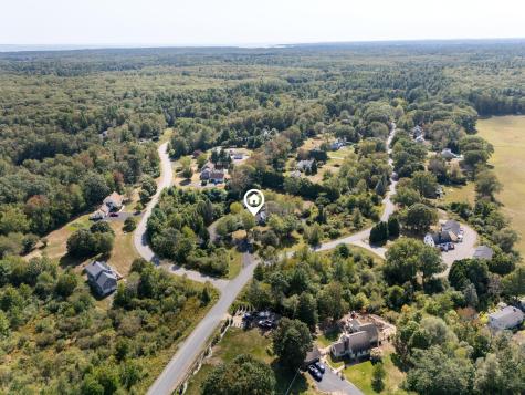 18 Woodside Meadow Road York ME 03909