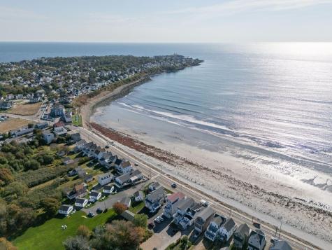 18 Woodside Meadow Road York ME 03909