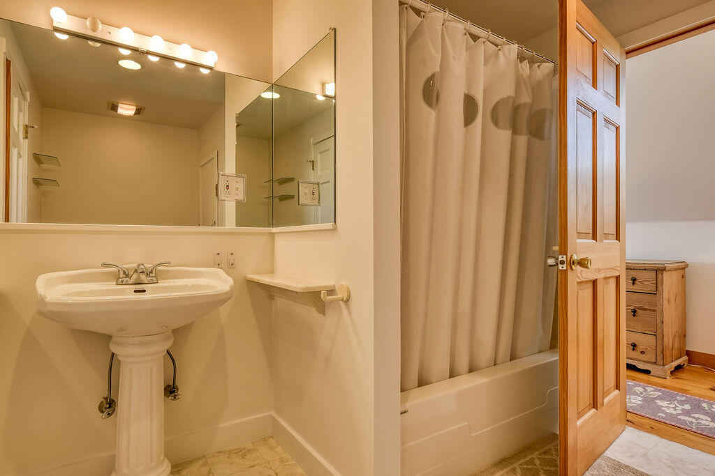 51 Main Street Stonington ME 04681