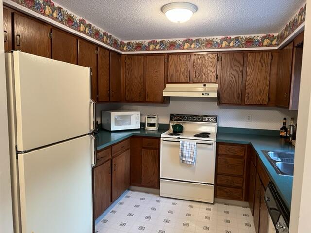 5 Colonial Way Auburn ME 04210