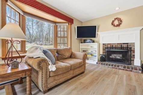 6 Excalibur Court Naples ME 04055