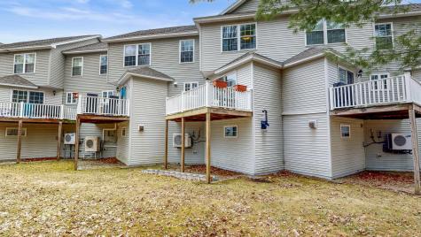 11 Ledges Court Lewiston ME 04240