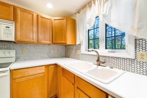 10 Ledges Court Lewiston ME 04240