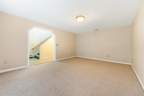 10 Ledges Court Lewiston ME 04240