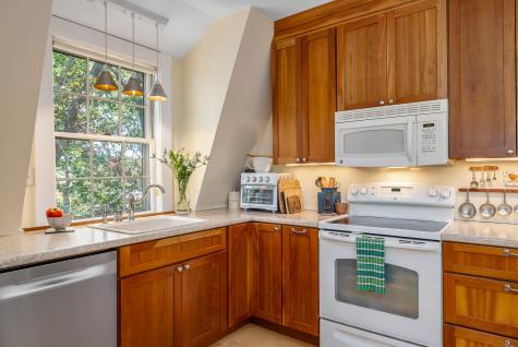 589 York Street York ME 03909